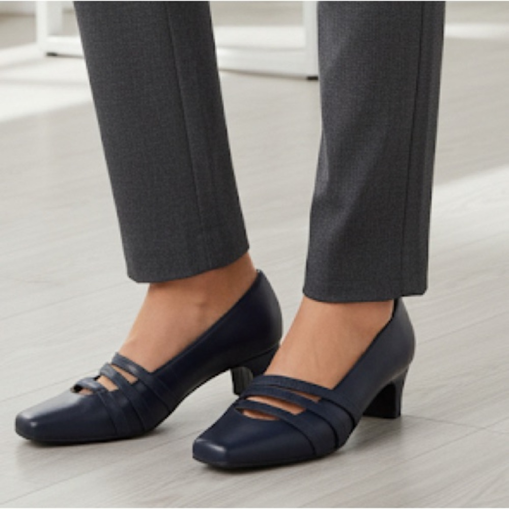 Easy Street Women’s Black Entice Pumps. NWOT